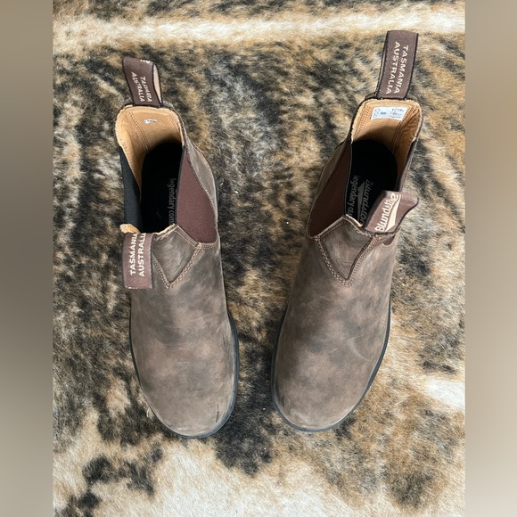 Like New Blundstone Originals - Picture 2 of 3